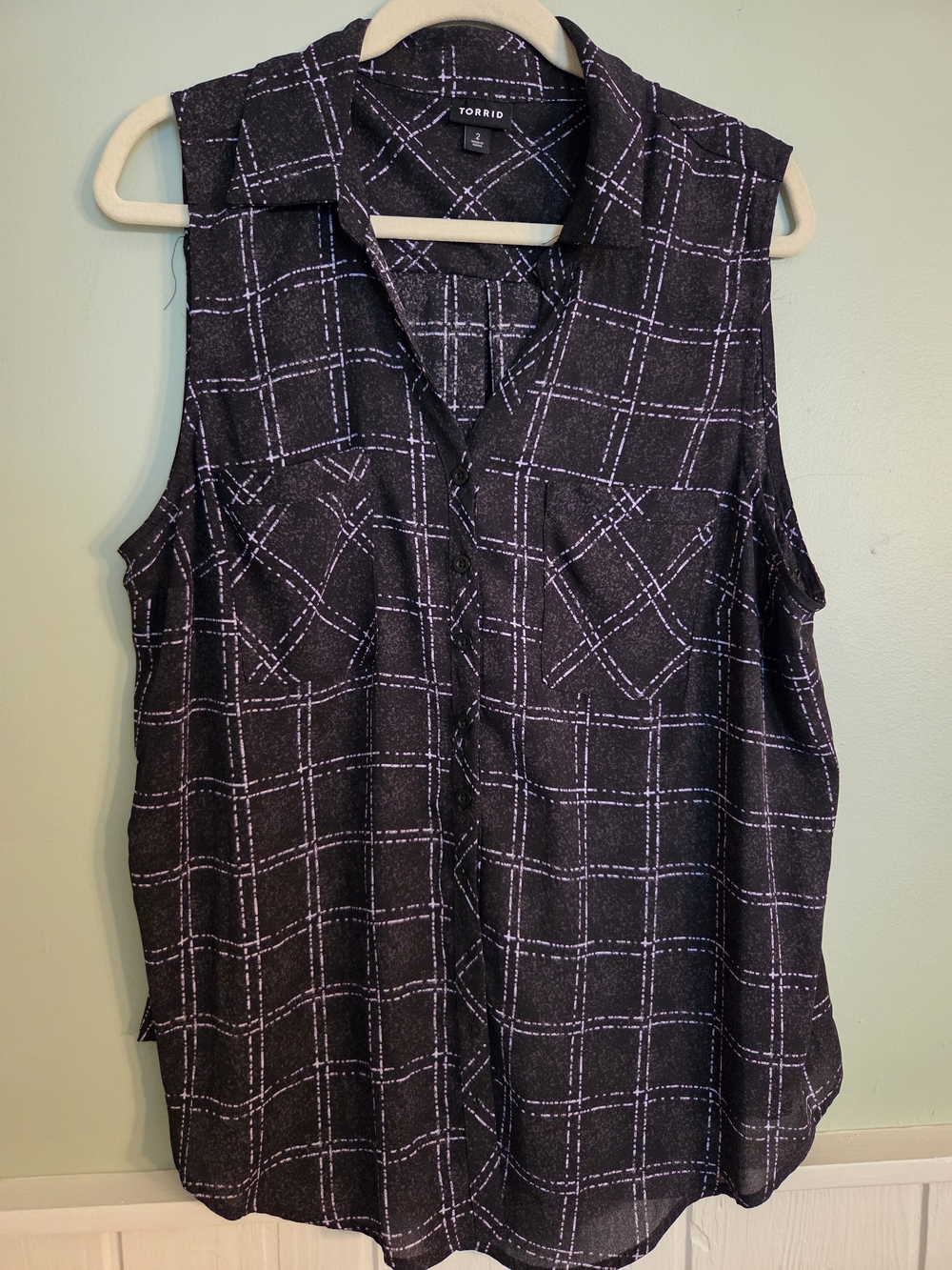 Torrid Black & Lavender Plaid Sleeveless Button-Front Top